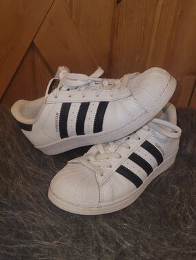 Adidas Superstar White Sneakers with Black Stripes Kids  Size 5 1/2 (Youth)